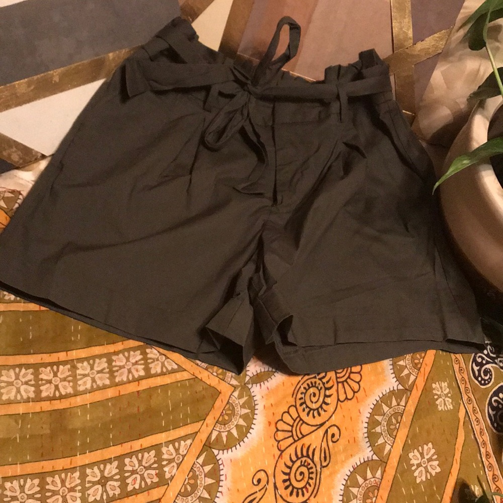 Army green High waisted shorts